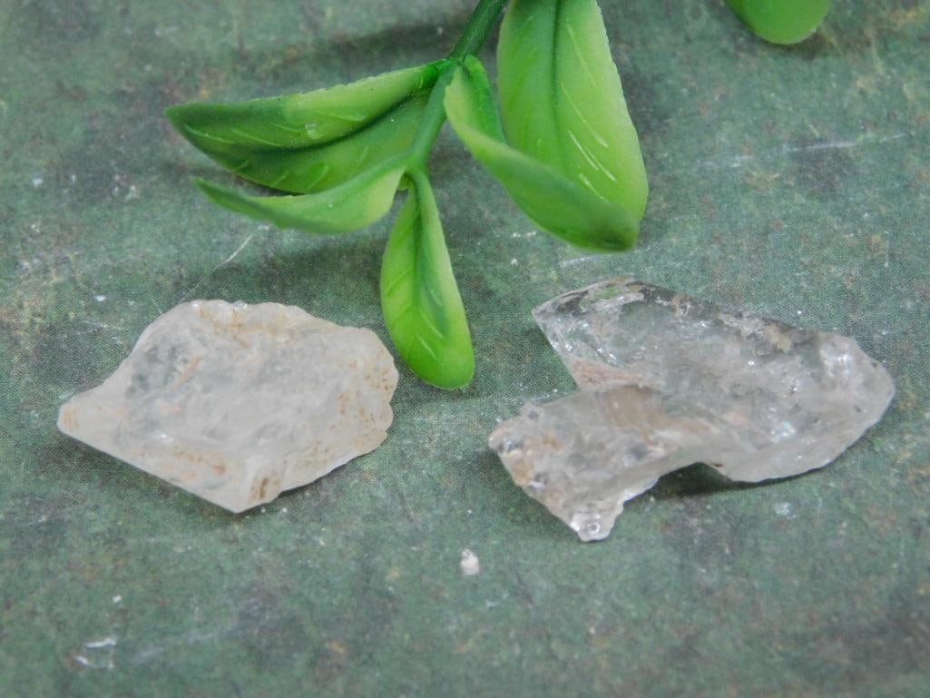 HERKIMER DIAMONDS ROCK STONE LAPIDARY SPECIMEN: HERKIMER DIAMONDS ROCK STONE LAPIDARY SPECIMEN — Part of our Discover Hidden Harbor, Crystals and Gems auction at HATMAN'S Auctions! Please see photos for measurements and condition. YES, we have in