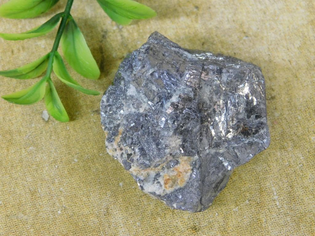 ROCK STONE LAPIDARY SPECIMEN: ROCK STONE LAPIDARY SPECIMEN — Part of our Discover Hidden Harbor, Crystals and Gems auction at HATMAN'S Auctions! Please see photos for measurements and condition. YES, we have in-house shipping!