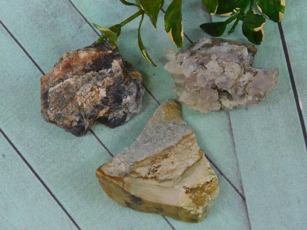 MIXED LOT ROCK STONE LAPIDARY SPECIMEN: MIXED LOT ROCK STONE LAPIDARY SPECIMEN — Part of our Discover Hidden Harbor, Crystals and Gems auction at HATMAN'S Auctions! Please see photos for measurements and condition. YES, we have in-house s