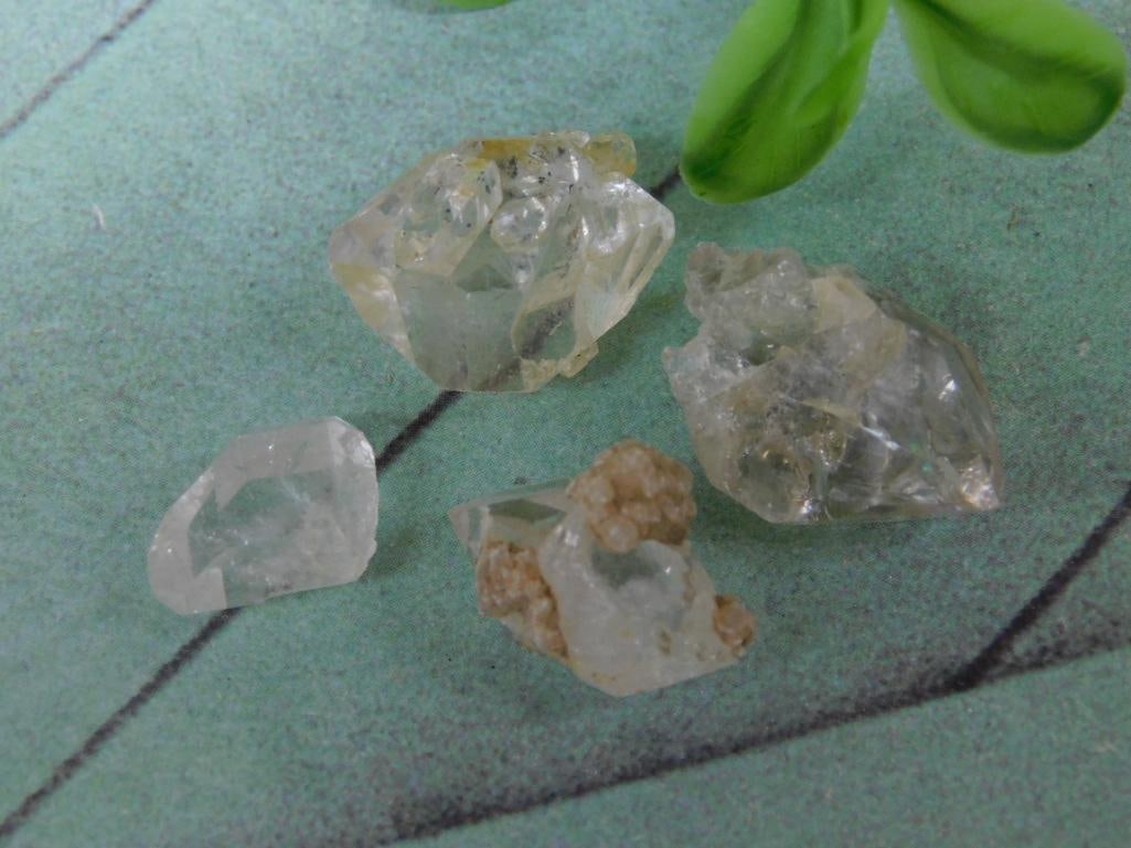 HERKIMER DIAMONDS ROCK STONE LAPIDARY SPECIMEN: HERKIMER DIAMONDS ROCK STONE LAPIDARY SPECIMEN — Part of our Discover Hidden Harbor, Crystals and Gems auction at HATMAN'S Auctions! Please see photos for measurements and condition. YES, we have