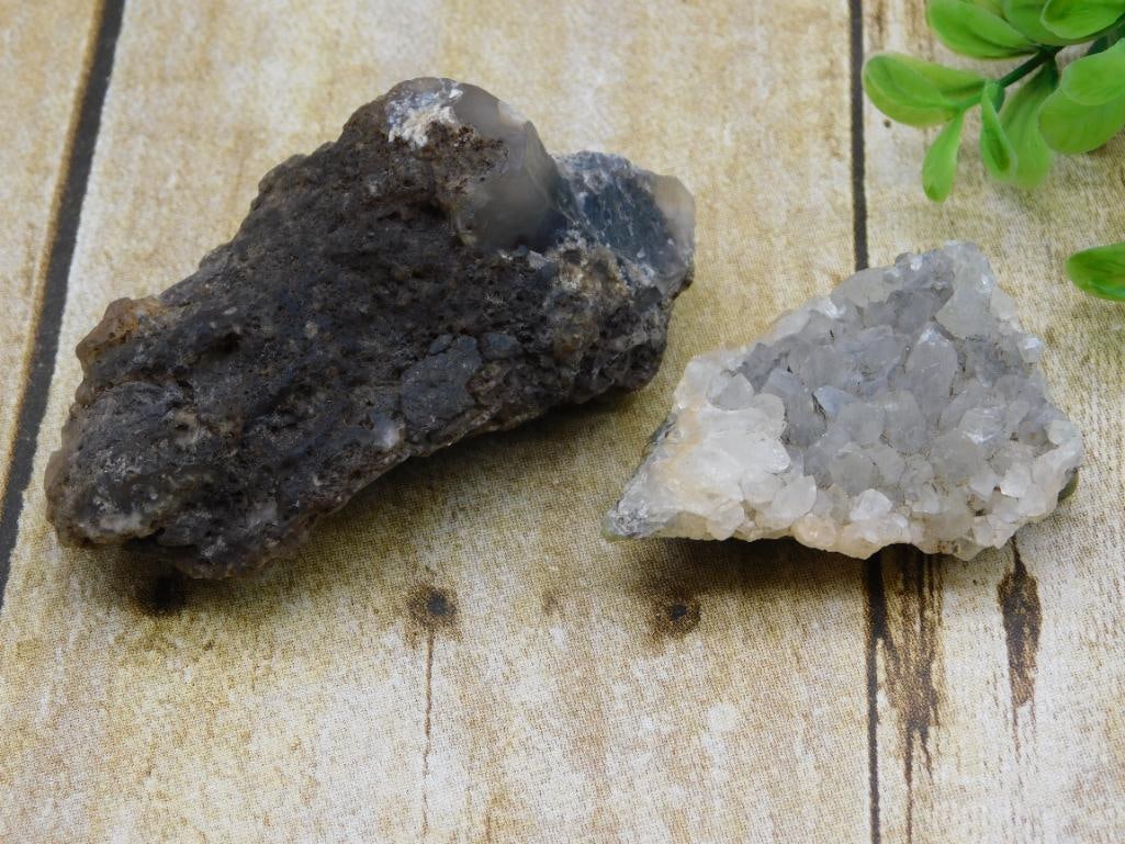 MIXED LOT ROCK STONE LAPIDARY SPECIMEN: MIXED LOT ROCK STONE LAPIDARY SPECIMEN — Part of our Discover Hidden Harbor, Crystals and Gems auction at HATMAN'S Auctions! Please see photos for measurements and condition. YES, we have in-house
