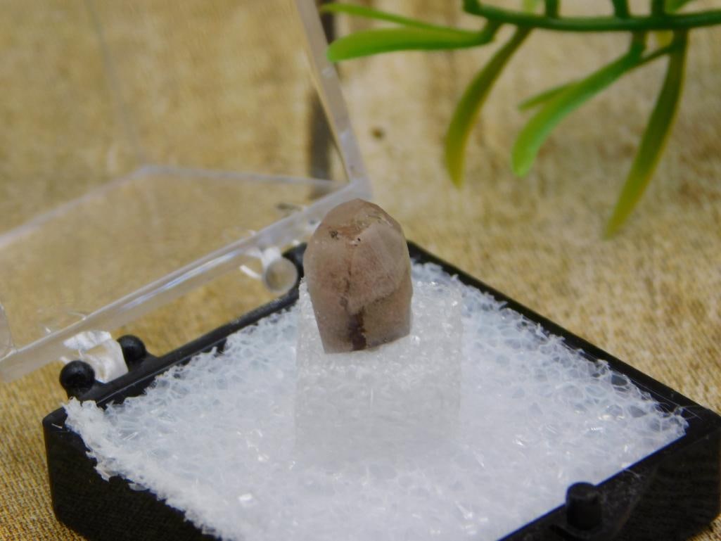 TOPAZ ROCK STONE LAPIDARY SPECIMEN: TOPAZ ROCK STONE LAPIDARY SPECIMEN — Part of our Discover Hidden Harbor, Crystals and Gems auction at HATMAN'S Auctions! Please see photos for measurements and condition. YES, we have in-house