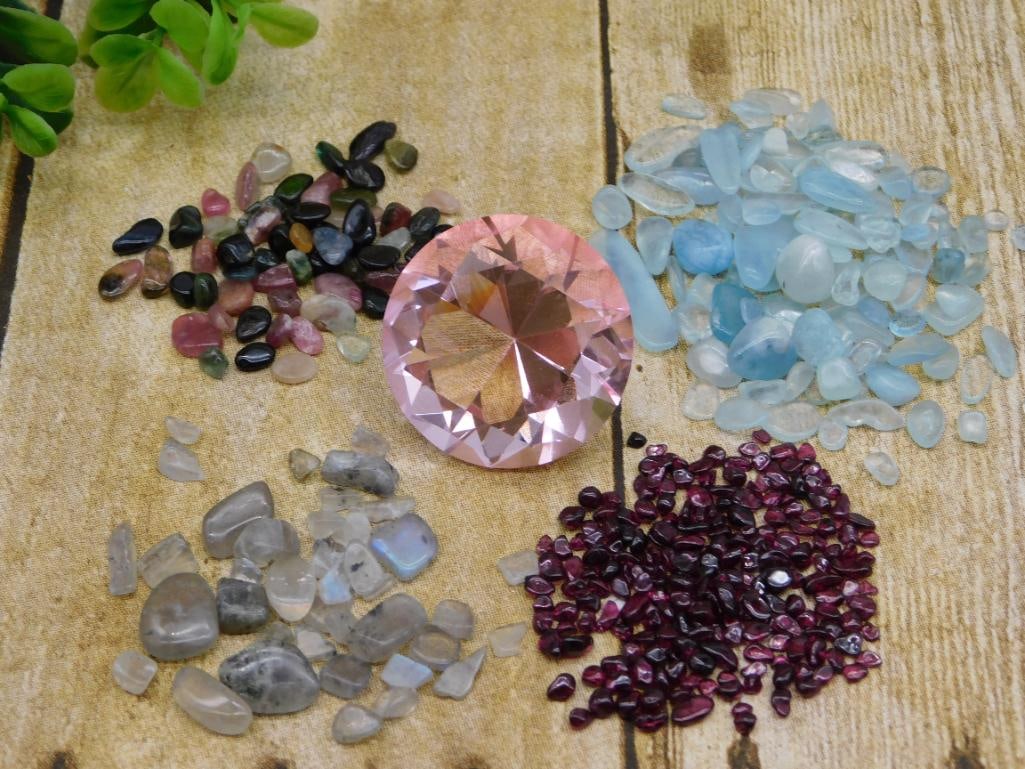 MIXED LOT ROCK STONE LAPIDARY SPECIMEN: MIXED LOT ROCK STONE LAPIDARY SPECIMEN — Part of our Discover Hidden Harbor, Crystals and Gems auction at HATMAN'S Auctions! Please see photos for measurements and condition. YES, we have in-house s