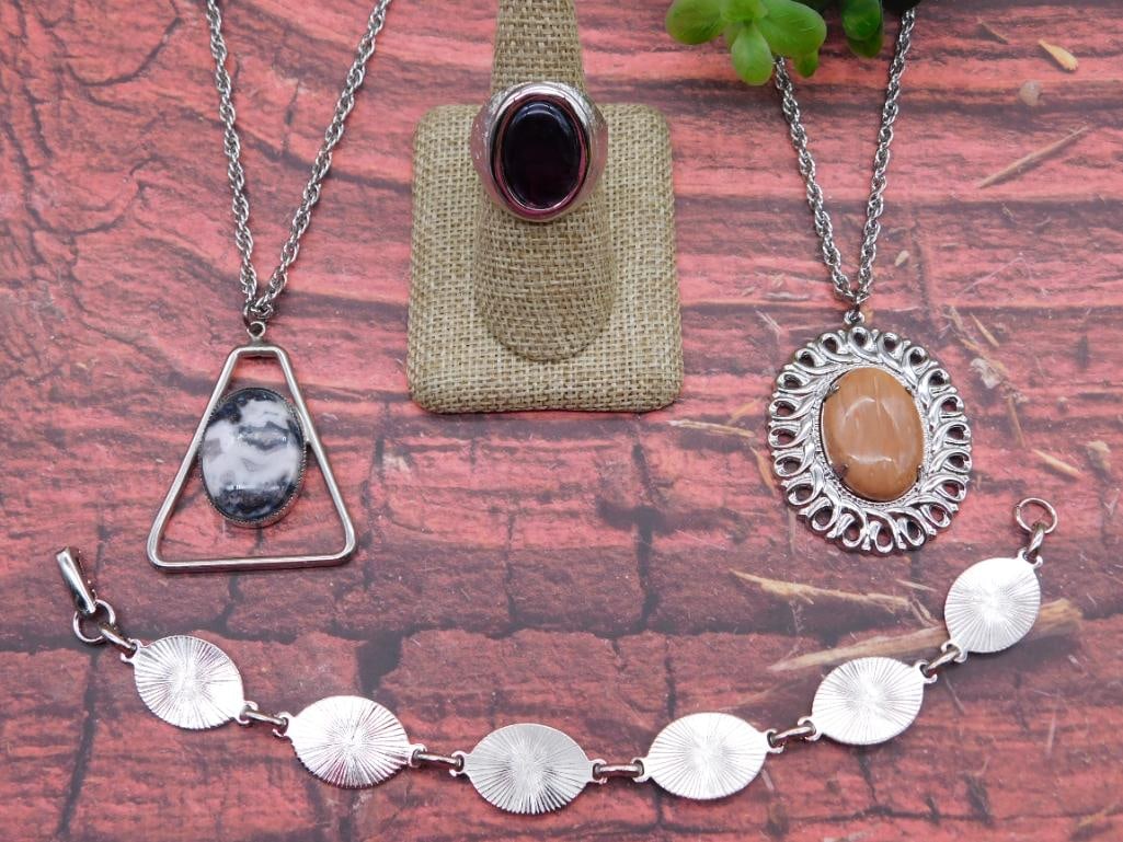 MIXED JEWELRY LOT ROCK STONE LAPIDARY SPECIMEN: MIXED JEWELRY LOT ROCK STONE LAPIDARY SPECIMEN — Part of our Discover Hidden Harbor, Crystals and Gems auction at HATMAN'S Auctions! Please see photos for measurements and condition. YES, we have