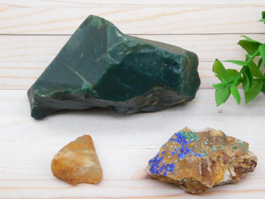 MIXED ROUGH LOT ROCK STONE LAPIDARY SPECIMEN: MIXED ROUGH LOT ROCK STONE LAPIDARY SPECIMEN — Part of our Discover Hidden Harbor, Crystals and Gems auction at HATMAN'S Auctions! Please see photos for measurements and condition. YES, we have