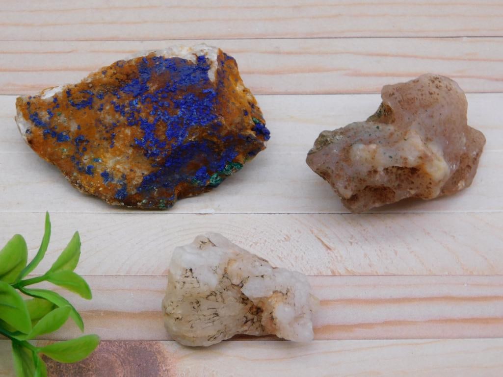 MIXED ROUGH LOT ROCK STONE LAPIDARY SPECIMEN: MIXED ROUGH LOT ROCK STONE LAPIDARY SPECIMEN — Part of our Discover Hidden Harbor, Crystals and Gems auction at HATMAN'S Auctions! Please see photos for measurements and condition. YES, we have