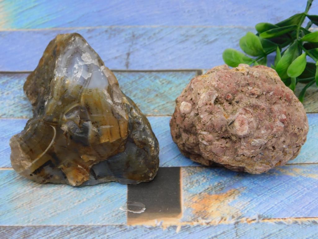 MIXED LOT ROCK STONE LAPIDARY SPECIMEN: MIXED LOT ROCK STONE LAPIDARY SPECIMEN — Part of our Discover Hidden Harbor, Crystals and Gems auction at HATMAN'S Auctions! Please see photos for measurements and condition. YES, we have in-house s