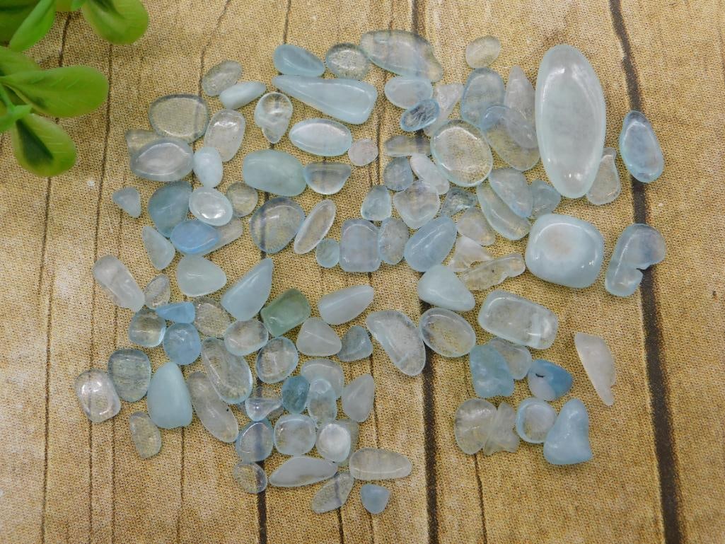 AQUAMARINE ROCK STONE LAPIDARY SPECIMEN: AQUAMARINE ROCK STONE LAPIDARY SPECIMEN — Part of our Discover Hidden Harbor, Crystals and Gems auction at HATMAN'S Auctions! Please see photos for measurements and condition. YES, we have in-house 