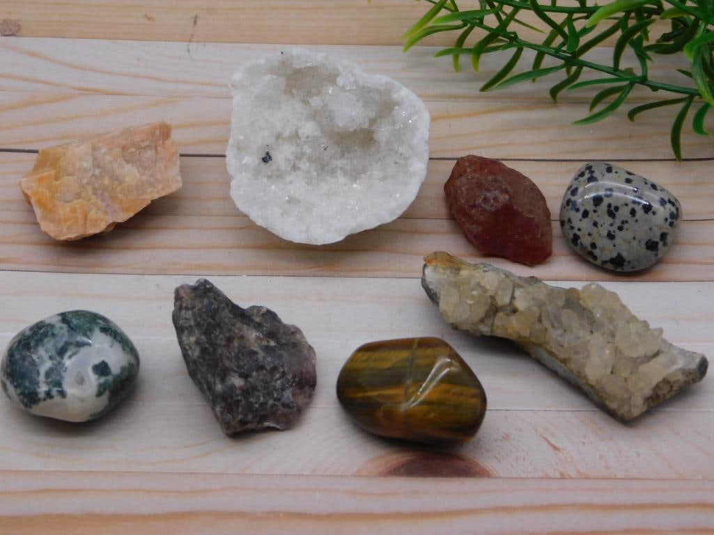 MIXED LOT ROCK STONE LAPIDARY SPECIMEN: MIXED LOT ROCK STONE LAPIDARY SPECIMEN — Part of our Discover Hidden Harbor, Crystals and Gems auction at HATMAN'S Auctions! Please see photos for measurements and condition. YES, we have in-house