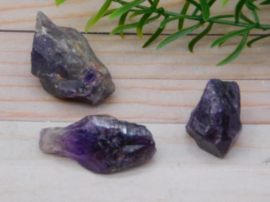 AMETHYST ROCK STONE LAPIDARY SPECIMEN: AMETHYST ROCK STONE LAPIDARY SPECIMEN — Part of our Discover Hidden Harbor, Crystals and Gems auction at HATMAN'S Auctions! Please see photos for measurements and condition. YES, we have in-house