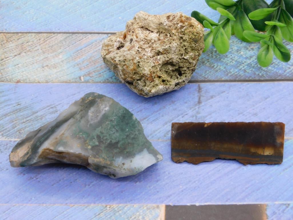 MIXED ROUGH LOT ROCK STONE LAPIDARY SPECIMEN: MIXED ROUGH LOT ROCK STONE LAPIDARY SPECIMEN — Part of our Discover Hidden Harbor, Crystals and Gems auction at HATMAN'S Auctions! Please see photos for measurements and condition. YES, we have in-h
