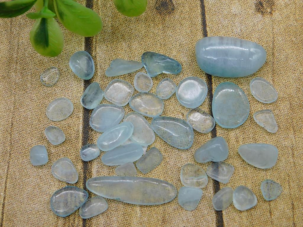 AQUAMARINE ROCK STONE LAPIDARY SPECIMEN: AQUAMARINE ROCK STONE LAPIDARY SPECIMEN — Part of our Discover Hidden Harbor, Crystals and Gems auction at HATMAN'S Auctions! Please see photos for measurements and condition. YES, we have in-house 