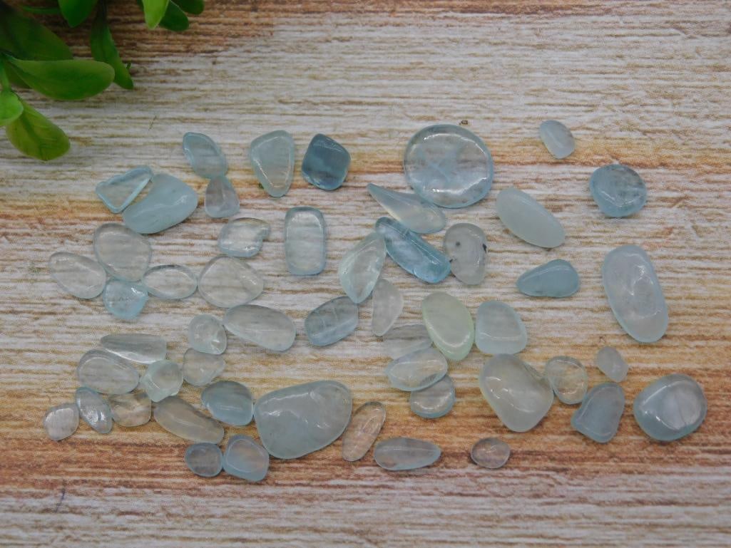 AQUAMARINE ROCK STONE LAPIDARY SPECIMEN: AQUAMARINE ROCK STONE LAPIDARY SPECIMEN — Part of our Discover Hidden Harbor, Crystals and Gems auction at HATMAN'S Auctions! Please see photos for measurements and condition. YES, we have in-house 