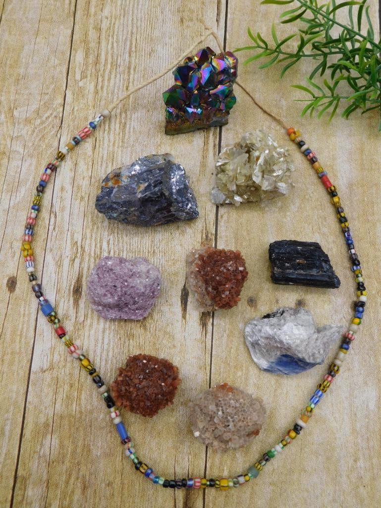 MIXED LOT ROCK STONE LAPIDARY SPECIMEN: MIXED LOT ROCK STONE LAPIDARY SPECIMEN — Part of our Discover Hidden Harbor, Crystals and Gems auction at HATMAN'S Auctions! Please see photos for measurements and condition. YES, we have in-house