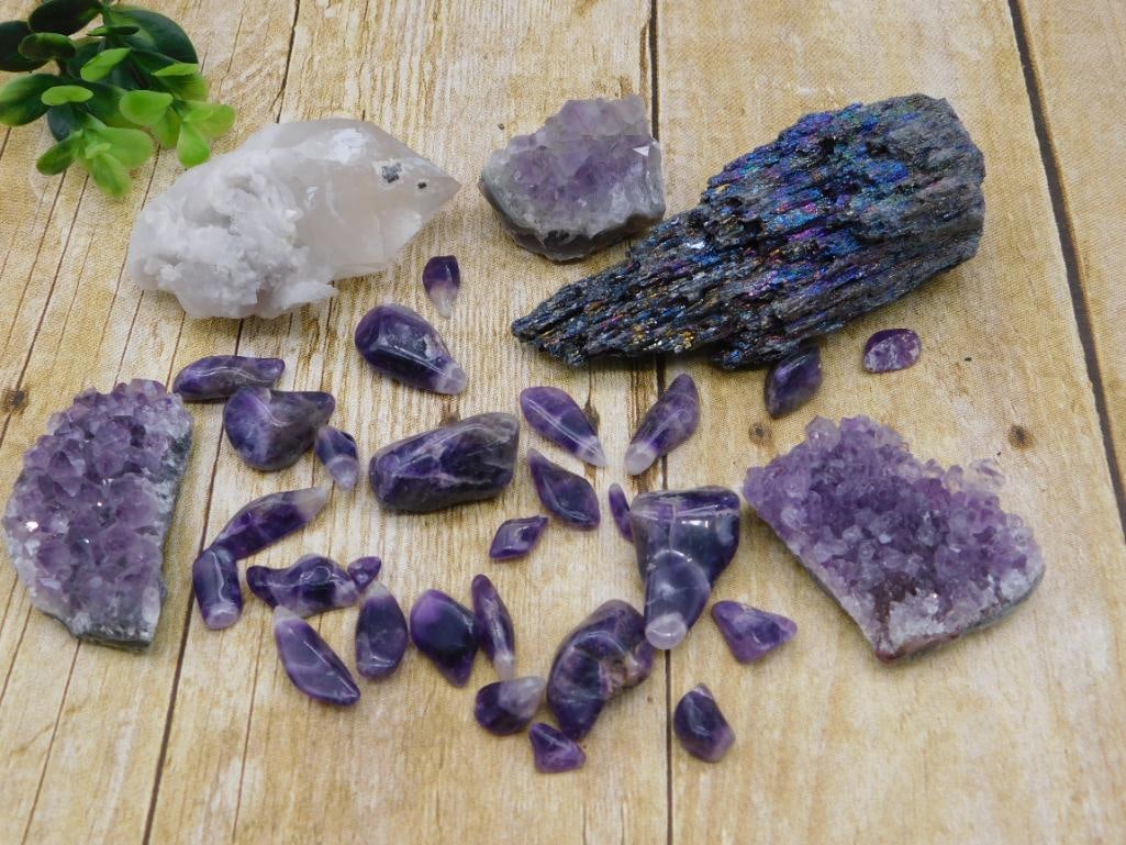 MIXED LOT ROCK STONE LAPIDARY SPECIMEN: MIXED LOT ROCK STONE LAPIDARY SPECIMEN — Part of our Discover Hidden Harbor, Crystals and Gems auction at HATMAN'S Auctions! Please see photos for measurements and condition. YES, we have in-house s