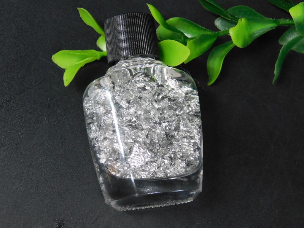 SILVER FLAKES IN BOTTLE ROCK STONE LAPIDARY SPECIMEN: SILVER FLAKES IN BOTTLE ROCK STONE LAPIDARY SPECIMEN — Part of our Discover Hidden Harbor, Crystals and Gems auction at HATMAN'S Auctions! Please see photos for measurements and condition. YES, we