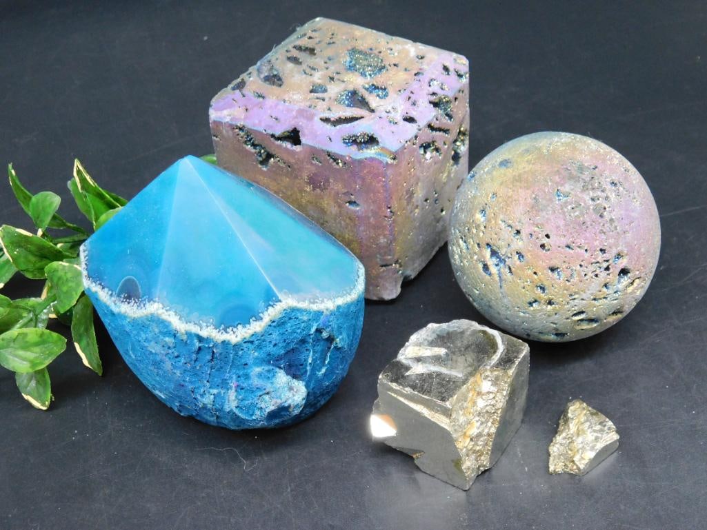MIXED LOT ROCK STONE LAPIDARY SPECIMEN: MIXED LOT ROCK STONE LAPIDARY SPECIMEN — Part of our Discover Hidden Harbor, Crystals and Gems auction at HATMAN'S Auctions! Please see photos for measurements and condition. YES, we have in-house s