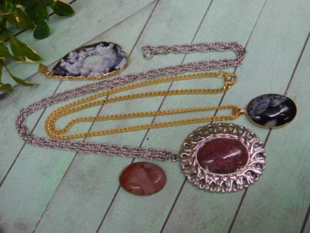 MIXED JEWELRY LOT ROCK STONE LAPIDARY SPECIMEN: MIXED JEWELRY LOT ROCK STONE LAPIDARY SPECIMEN — Part of our Discover Hidden Harbor, Crystals and Gems auction at HATMAN'S Auctions! Please see photos for measurements and condition. YES, we have