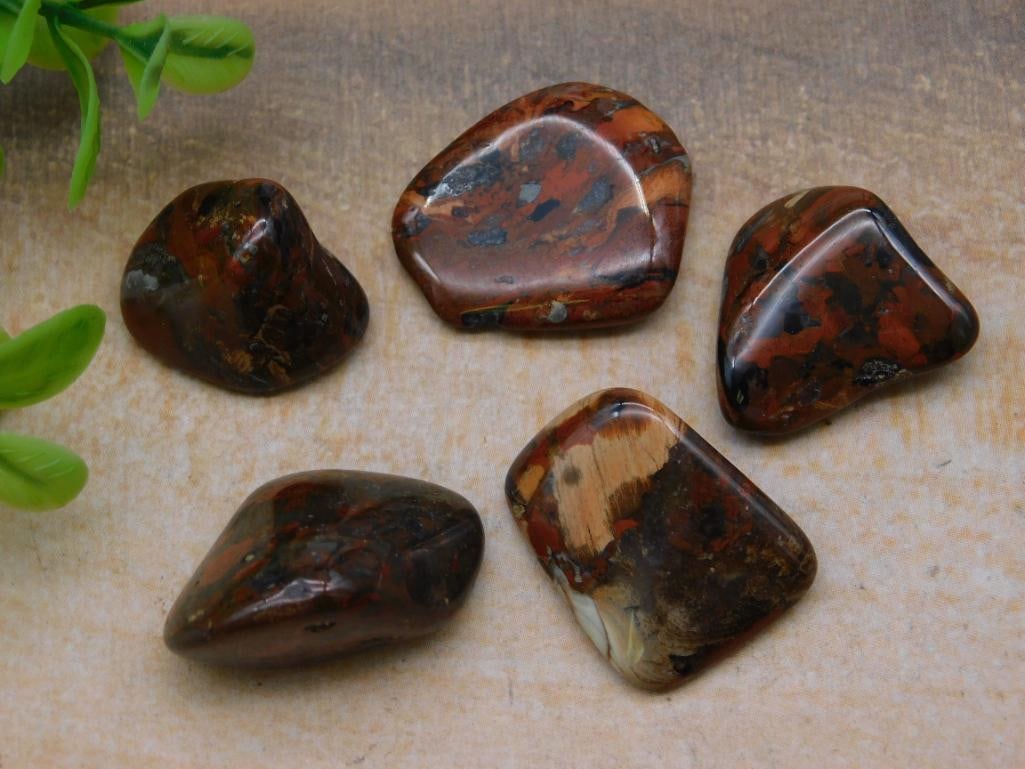 MUGGLE STONE ROCK STONE LAPIDARY SPECIMEN (1 of 2)