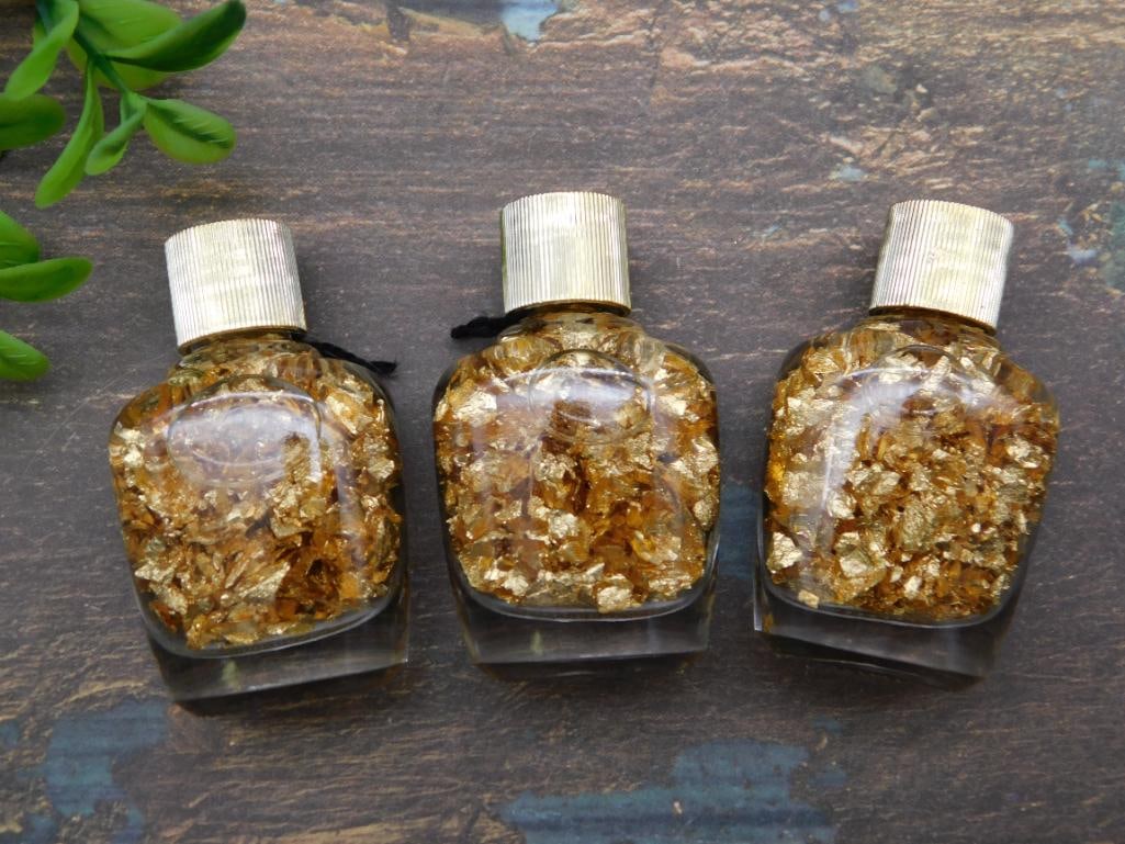 GOLD FLAKES IN BOTTLES ROCK STONE LAPIDARY SPECIMEN: GOLD FLAKES IN BOTTLES ROCK STONE LAPIDARY SPECIMEN — Part of our Discover Hidden Harbor, Crystals and Gems auction at HATMAN'S Auctions! Please see photos for measurements and condition. YES, we