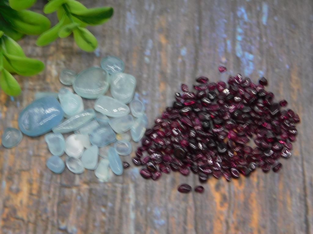 AQUAMARINE AND GARNET ROCK STONE LAPIDARY SPECIMEN: AQUAMARINE AND GARNET ROCK STONE LAPIDARY SPECIMEN — Part of our Discover Hidden Harbor, Crystals and Gems auction at HATMAN'S Auctions! Please see photos for measurements and condition. YES, we hav