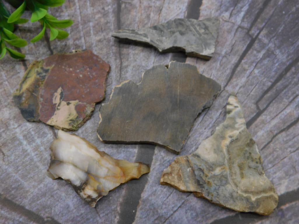 MIXED SLABS ROCK STONE LAPIDARY SPECIMEN: MIXED SLABS ROCK STONE LAPIDARY SPECIMEN — Part of our Discover Hidden Harbor, Crystals and Gems auction at HATMAN'S Auctions! Please see photos for measurements and condition. YES, we have