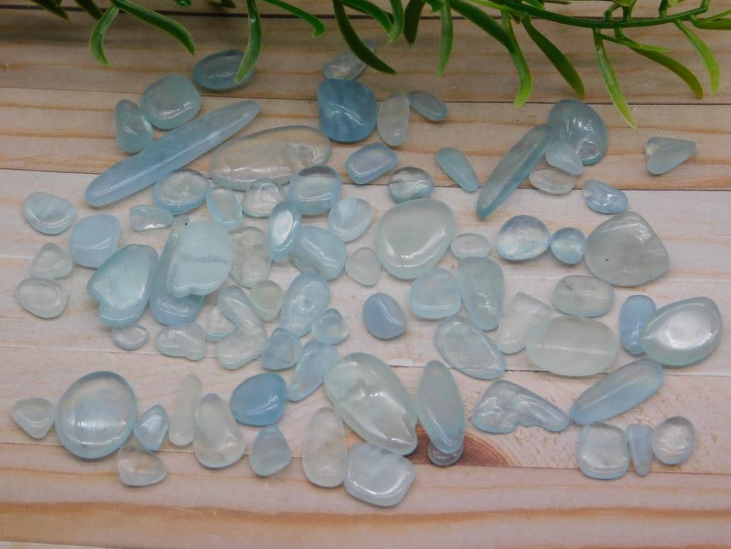AQUAMARINE ROCK STONE LAPIDARY SPECIMEN: AQUAMARINE ROCK STONE LAPIDARY SPECIMEN — Part of our Discover Hidden Harbor, Crystals and Gems auction at HATMAN'S Auctions! Please see photos for measurements and condition. YES, we have in-house