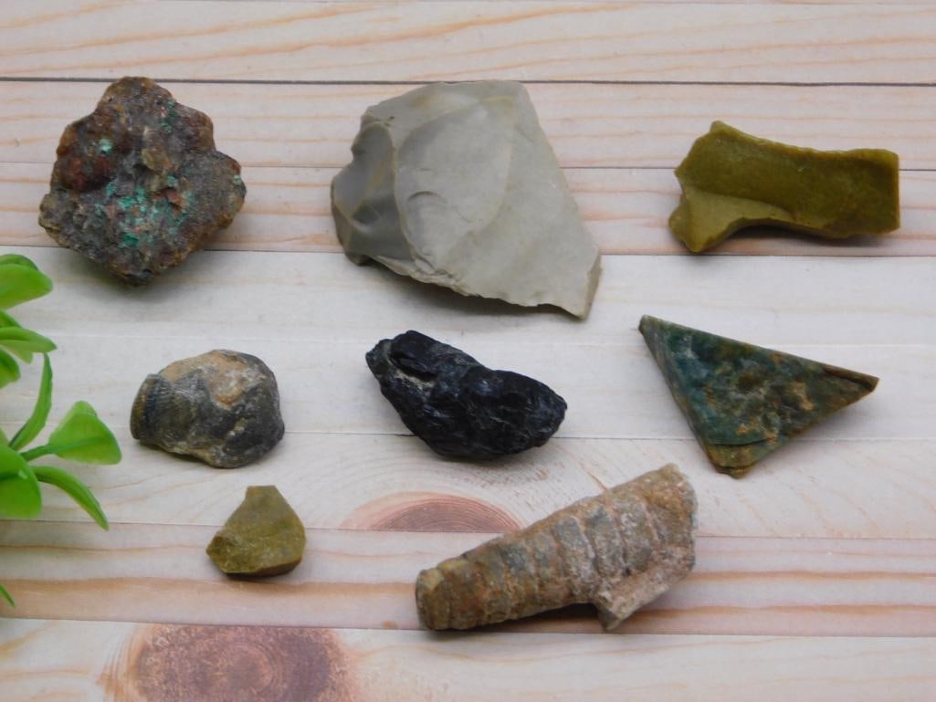 MIXED ROUGH LOT ROCK STONE LAPIDARY SPECIMEN: MIXED ROUGH LOT ROCK STONE LAPIDARY SPECIMEN — Part of our Discover Hidden Harbor, Crystals and Gems auction at HATMAN'S Auctions! Please see photos for measurements and condition. YES, we have in-h