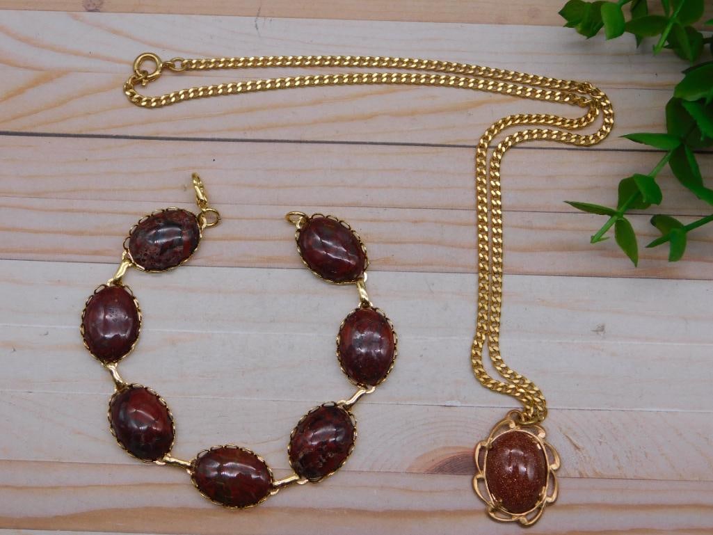 MATCHING SET JEWELRY LOT ROCK STONE LAPIDARY SPECIMEN: MATCHING SET JEWELRY LOT ROCK STONE LAPIDARY SPECIMEN — Part of our Discover Hidden Harbor, Crystals and Gems auction at HATMAN'S Auctions! Please see photos for measurements and condition. YES, we