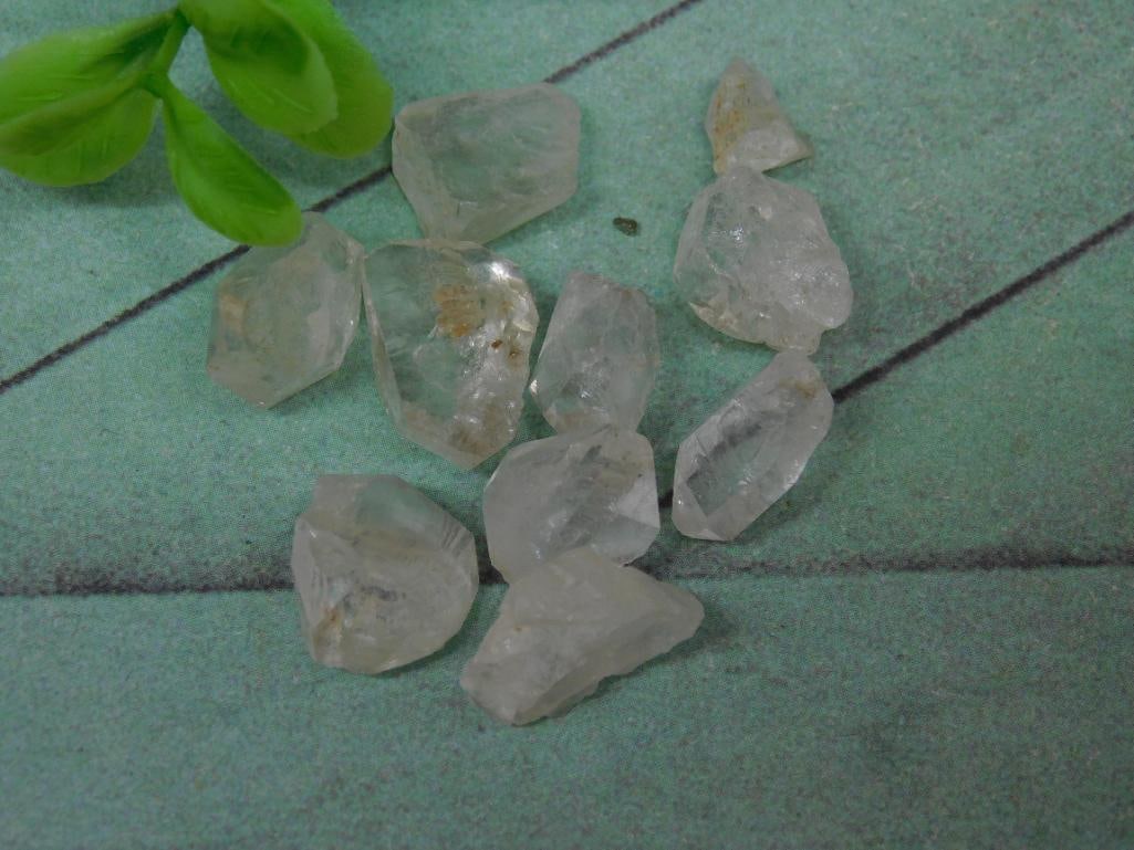 HERKIMER DIAMONDS ROCK STONE LAPIDARY SPECIMEN: HERKIMER DIAMONDS ROCK STONE LAPIDARY SPECIMEN — Part of our Discover Hidden Harbor, Crystals and Gems auction at HATMAN'S Auctions! Please see photos for measurements and condition. YES, we have in