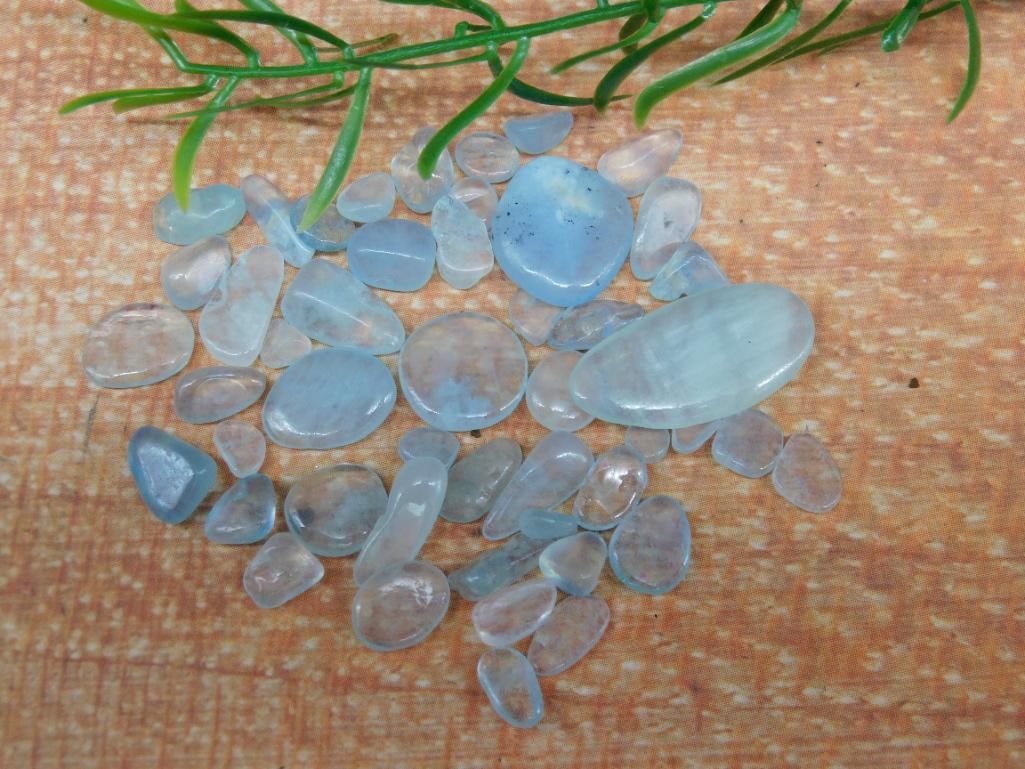 AQUAMARINE ROCK STONE LAPIDARY SPECIMEN: AQUAMARINE ROCK STONE LAPIDARY SPECIMEN — Part of our Discover Hidden Harbor, Crystals and Gems auction at HATMAN'S Auctions! Please see photos for measurements and condition. YES, we have in-house 