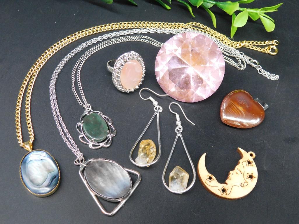 MIXED JEWELRY LOT ROCK STONE LAPIDARY SPECIMEN: MIXED JEWELRY LOT ROCK STONE LAPIDARY SPECIMEN — Part of our Discover Hidden Harbor, Crystals and Gems auction at HATMAN'S Auctions! Please see photos for measurements and condition. YES, we have
