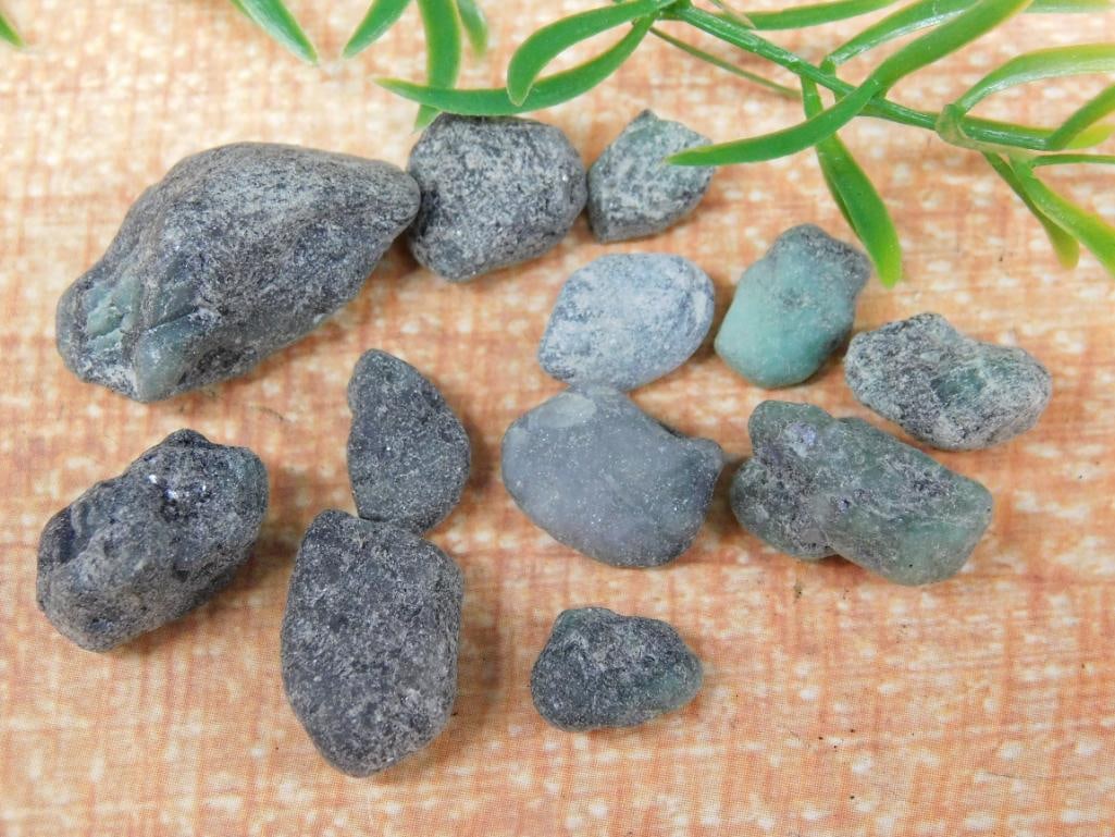 ROUGH EMERALD ROCK STONE LAPIDARY SPECIMEN: ROUGH EMERALD ROCK STONE LAPIDARY SPECIMEN — Part of our Discover Hidden Harbor, Crystals and Gems auction at HATMAN'S Auctions! Please see photos for measurements and condition. YES, we have in-hou