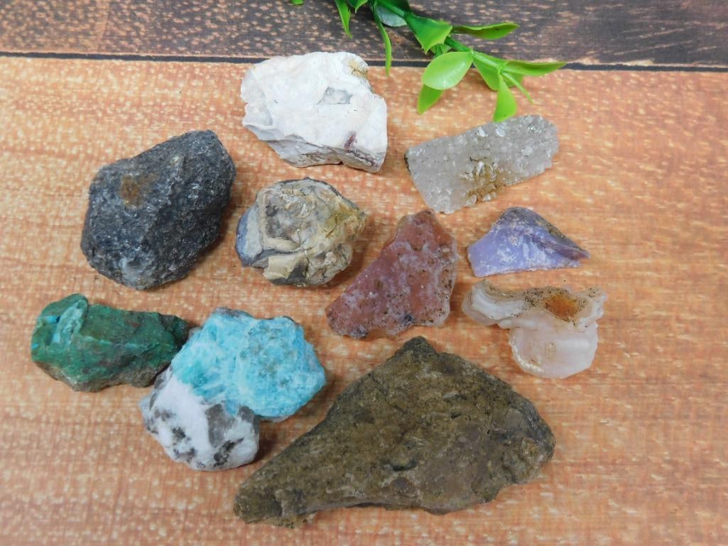 MIXED LOT ROCK STONE LAPIDARY SPECIMEN: MIXED LOT ROCK STONE LAPIDARY SPECIMEN — Part of our Discover Hidden Harbor, Crystals and Gems auction at HATMAN'S Auctions! Please see photos for measurements and condition. YES, we have in-house