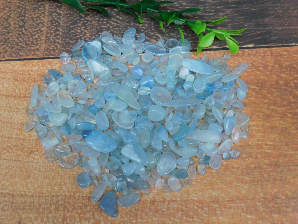 AQUAMARINE ROCK STONE LAPIDARY SPECIMEN: AQUAMARINE ROCK STONE LAPIDARY SPECIMEN — Part of our Discover Hidden Harbor, Crystals and Gems auction at HATMAN'S Auctions! Please see photos for measurements and condition. YES, we have in-house