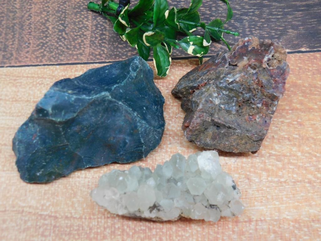 MIXED LOT ROCK STONE LAPIDARY SPECIMEN: MIXED LOT ROCK STONE LAPIDARY SPECIMEN — Part of our Discover Hidden Harbor, Crystals and Gems auction at HATMAN'S Auctions! Please see photos for measurements and condition. YES, we have in-house