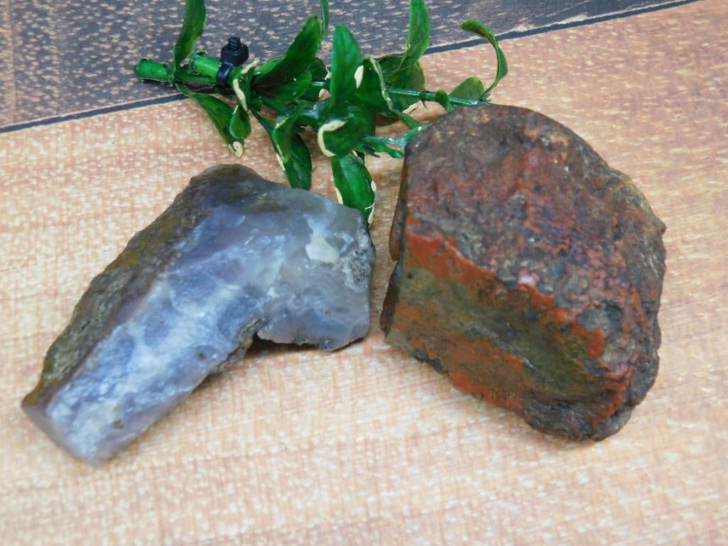 MIXED ROUGH LOT ROCK STONE LAPIDARY SPECIMEN: MIXED ROUGH LOT ROCK STONE LAPIDARY SPECIMEN — Part of our Discover Hidden Harbor, Crystals and Gems auction at HATMAN'S Auctions! Please see photos for measurements and condition. YES, we have