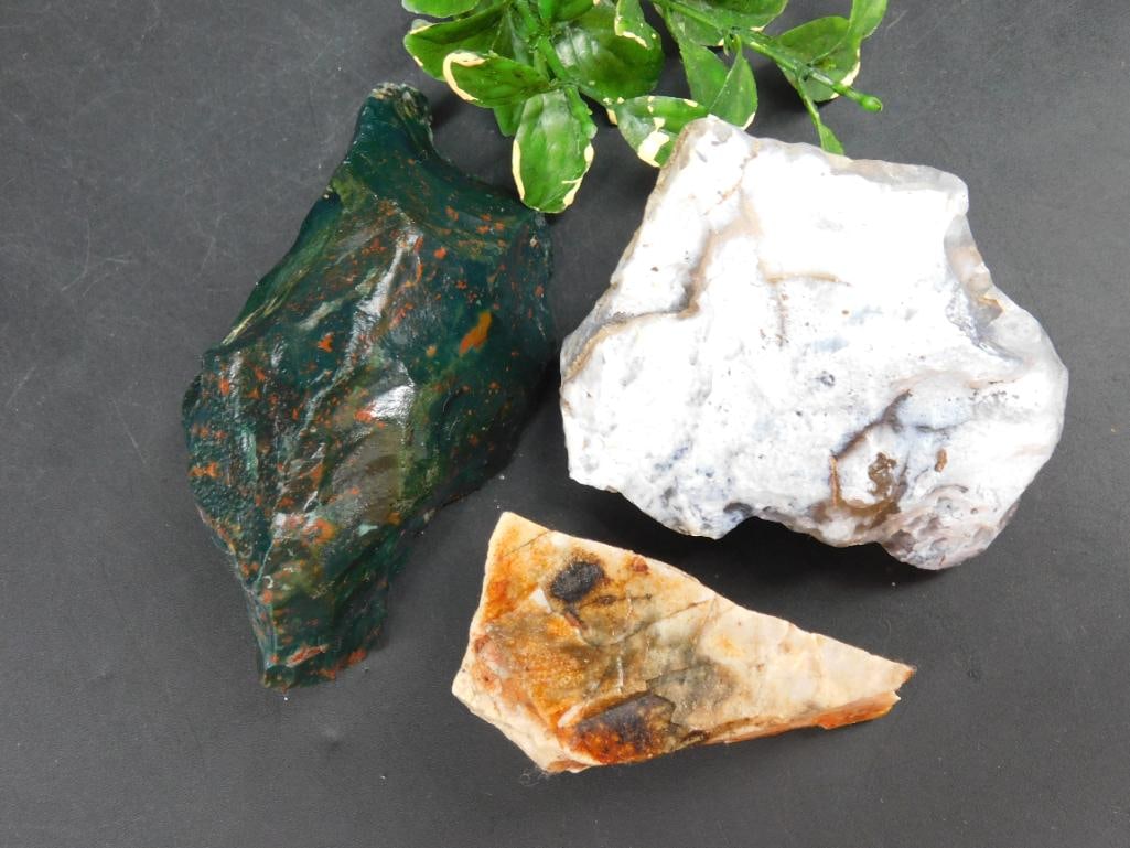 MIXED ROUGH LOT ROCK STONE LAPIDARY SPECIMEN: MIXED ROUGH LOT ROCK STONE LAPIDARY SPECIMEN — Part of our Discover Hidden Harbor, Crystals and Gems auction at HATMAN'S Auctions! Please see photos for measurements and condition. YES, we have in-h