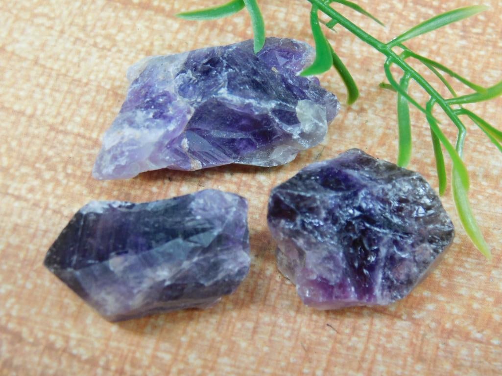AMETHYST ROCK STONE LAPIDARY SPECIMEN: AMETHYST ROCK STONE LAPIDARY SPECIMEN - Part of our Discover Golden Attic, Crystals and Gems auction at HATMAN'S Auctions! Please see photos for measurements and condition. YES, we have in-house