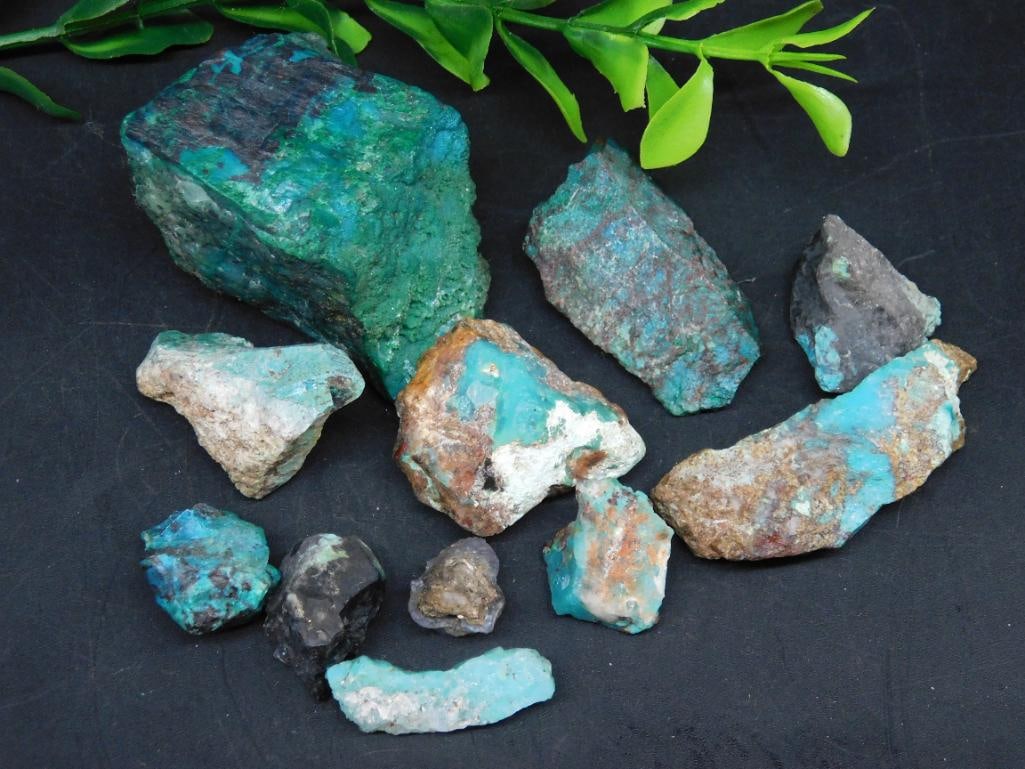 CHRYSOCOLLA ROCK STONE LAPIDARY SPECIMEN: CHRYSOCOLLA ROCK STONE LAPIDARY SPECIMEN - Part of our Discover Golden Attic, Crystals and Gems auction at HATMAN'S Auctions! Please see photos for measurements and condition. YES, we have in-house
