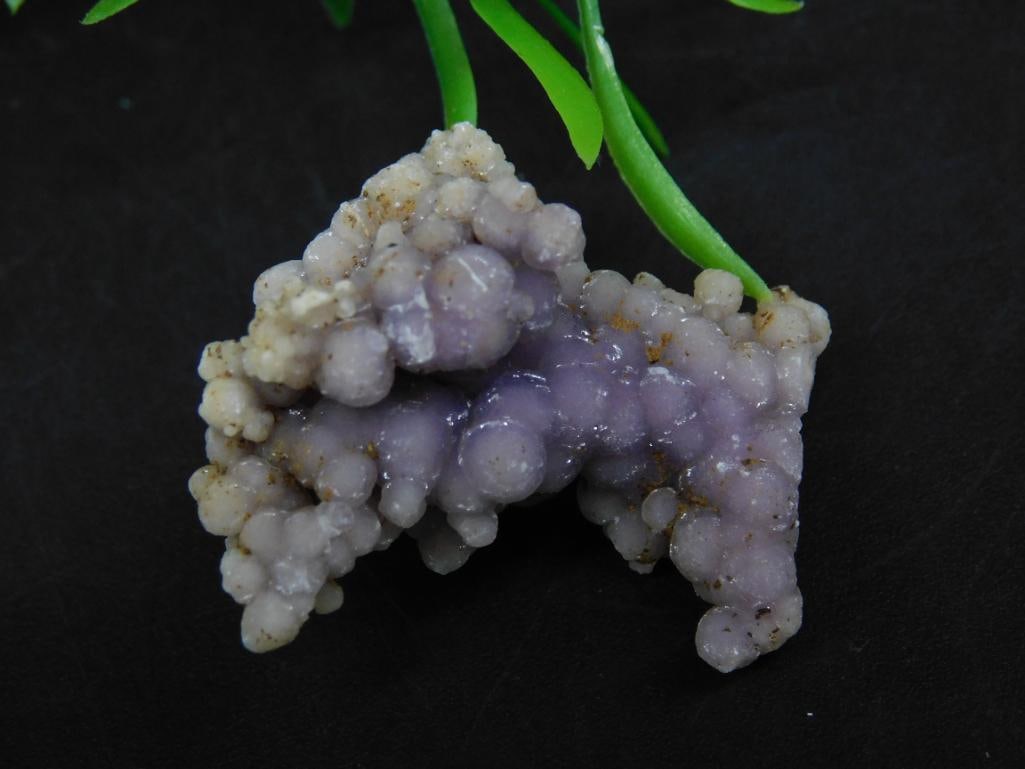 GRAPE AGATE ROCK STONE LAPIDARY SPECIMEN: GRAPE AGATE ROCK STONE LAPIDARY SPECIMEN - Part of our Discover Golden Attic, Crystals and Gems auction at HATMAN'S Auctions! Please see photos for measurements and condition. YES, we have in-house sh