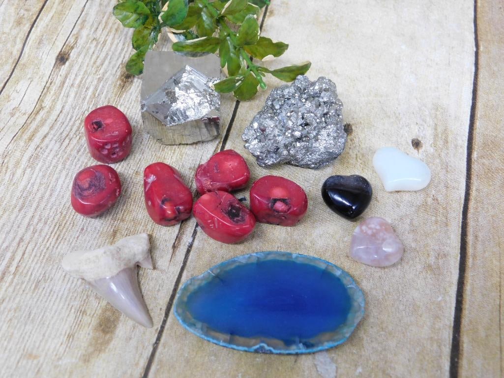 MIXED LOT ROCK STONE LAPIDARY SPECIMEN: MIXED LOT ROCK STONE LAPIDARY SPECIMEN - Part of our Discover Golden Attic, Crystals and Gems auction at HATMAN'S Auctions! Please see photos for measurements and condition. YES, we have in-house
