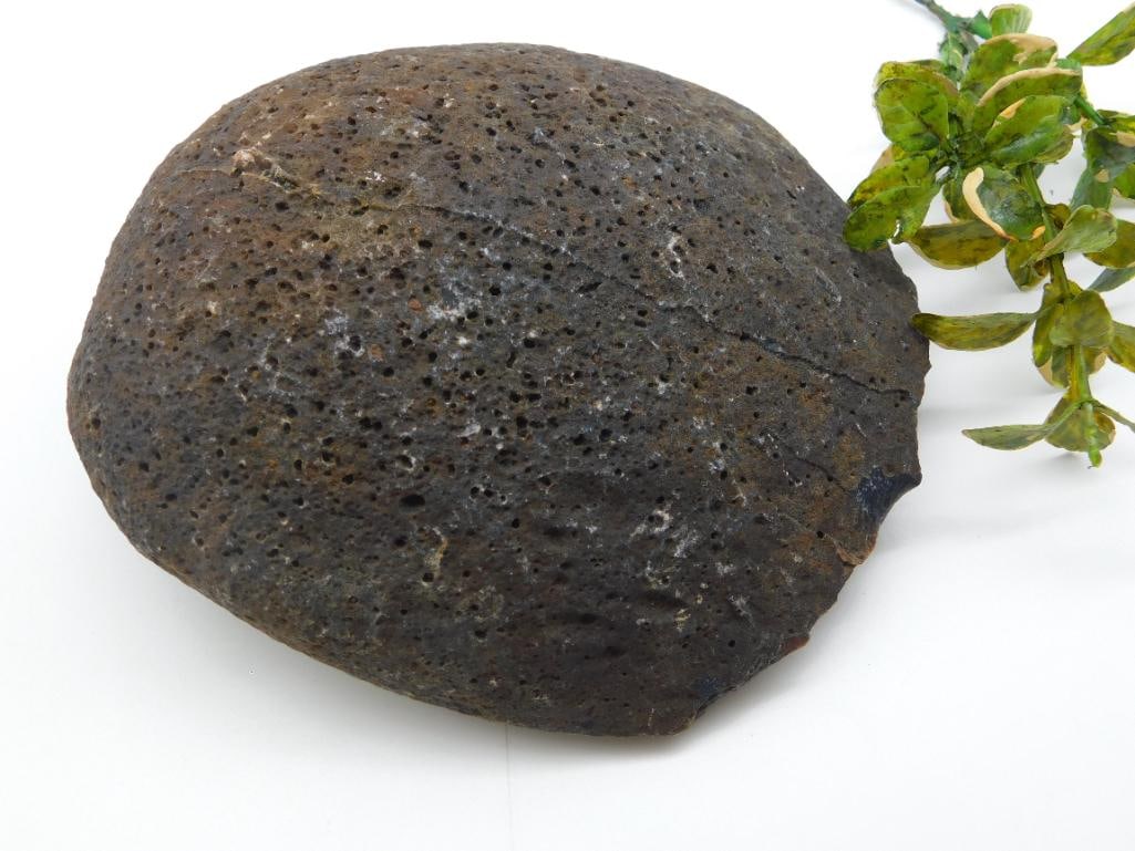 BRAZILIAN AGATE ROCK STONE LAPIDARY SPECIMEN: BRAZILIAN AGATE ROCK STONE LAPIDARY SPECIMEN - Part of our Discover Golden Attic, Crystals and Gems auction at HATMAN'S Auctions! Please see photos for measurements and condition. YES, we have