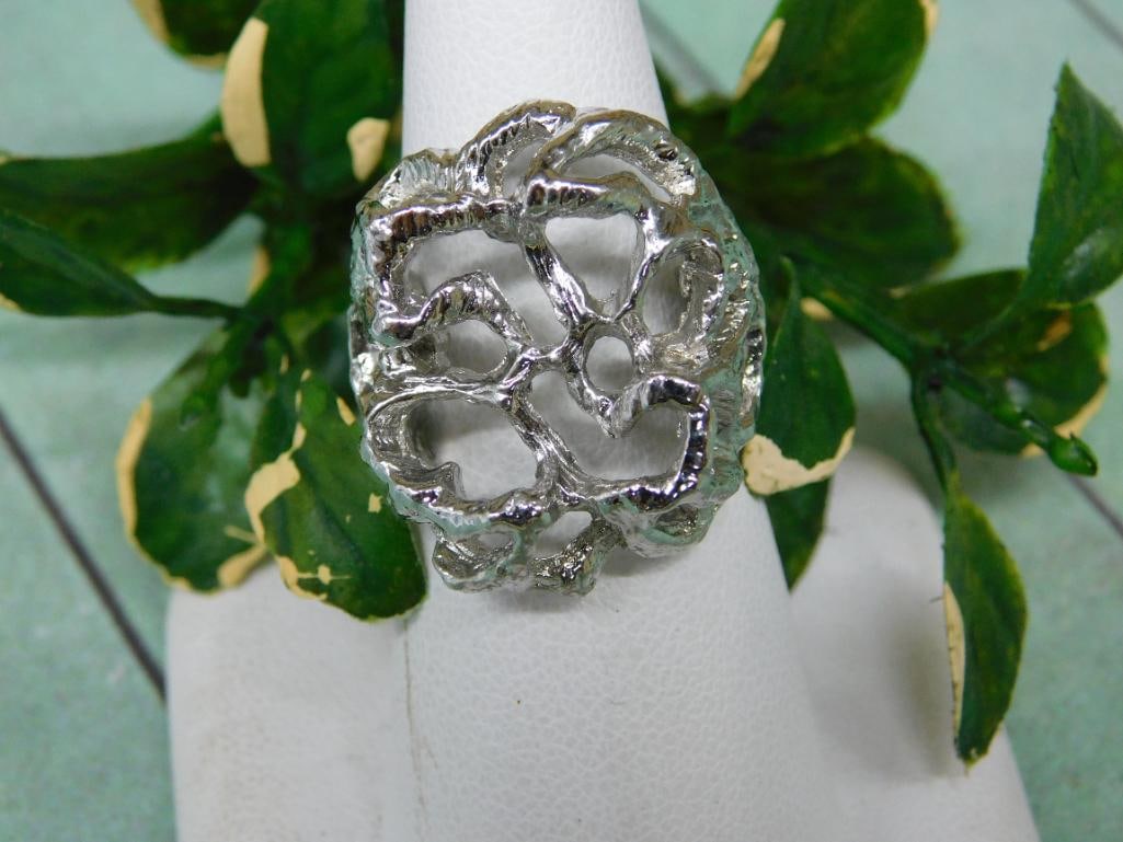 SILVER TONE RING ROCK STONE LAPIDARY SPECIMEN: SILVER TONE RING ROCK STONE LAPIDARY SPECIMEN - Part of our Discover Golden Attic, Crystals and Gems auction at HATMAN'S Auctions! Please see photos for measurements and condition. YES, we have