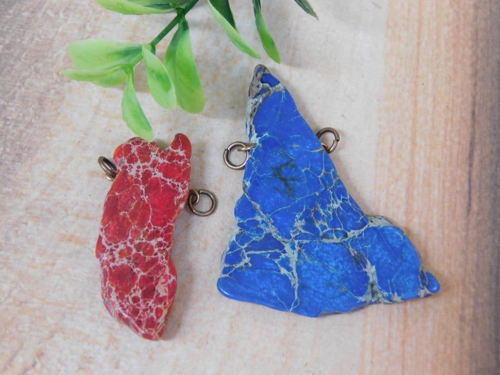 IMPRESSION JASPER PENDANTS ROCK STONE LAPIDARY SPECIMEN: IMPRESSION JASPER PENDANTS ROCK STONE LAPIDARY SPECIMEN - Part of our Discover Golden Attic, Crystals and Gems auction at HATMAN'S Auctions! Please see photos for measurements and condition. YES, we