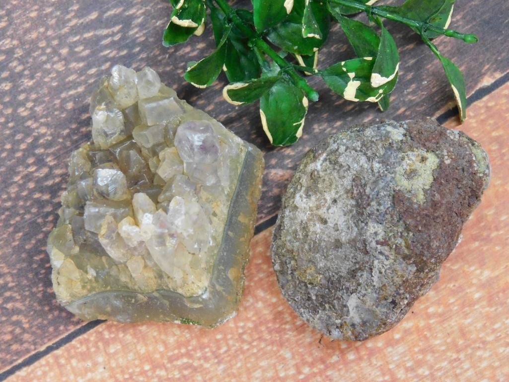 MIXED ROUGH LOT ROCK STONE LAPIDARY SPECIMEN: MIXED ROUGH LOT ROCK STONE LAPIDARY SPECIMEN - Part of our Discover Golden Attic, Crystals and Gems auction at HATMAN'S Auctions! Please see photos for measurements and condition. YES, we have
