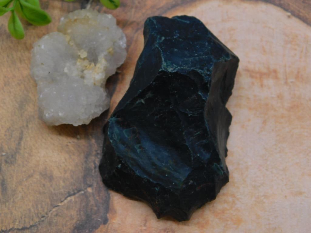 MIXED ROUGH LOT ROCK STONE LAPIDARY SPECIMEN: MIXED ROUGH LOT ROCK STONE LAPIDARY SPECIMEN - Part of our Discover Golden Attic, Crystals and Gems auction at HATMAN'S Auctions! Please see photos for measurements and condition. YES, we have