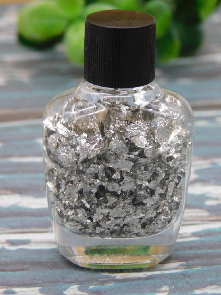 SILVER FLAKES IN BOTTLE ROCK STONE LAPIDARY SPECIMEN: SILVER FLAKES IN BOTTLE ROCK STONE LAPIDARY SPECIMEN - Part of our Discover Golden Attic, Crystals and Gems auction at HATMAN'S Auctions! Please see photos for measurements and condition. YES, we