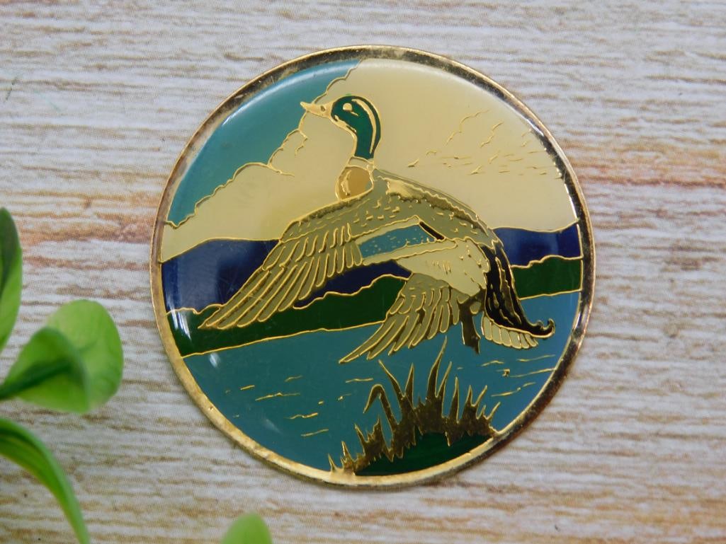 DUCK CABOCHON ROCK STONE LAPIDARY SPECIMEN: DUCK CABOCHON ROCK STONE LAPIDARY SPECIMEN - Part of our Discover Golden Attic, Crystals and Gems auction at HATMAN'S Auctions! Please see photos for measurements and condition. YES, we have in-house