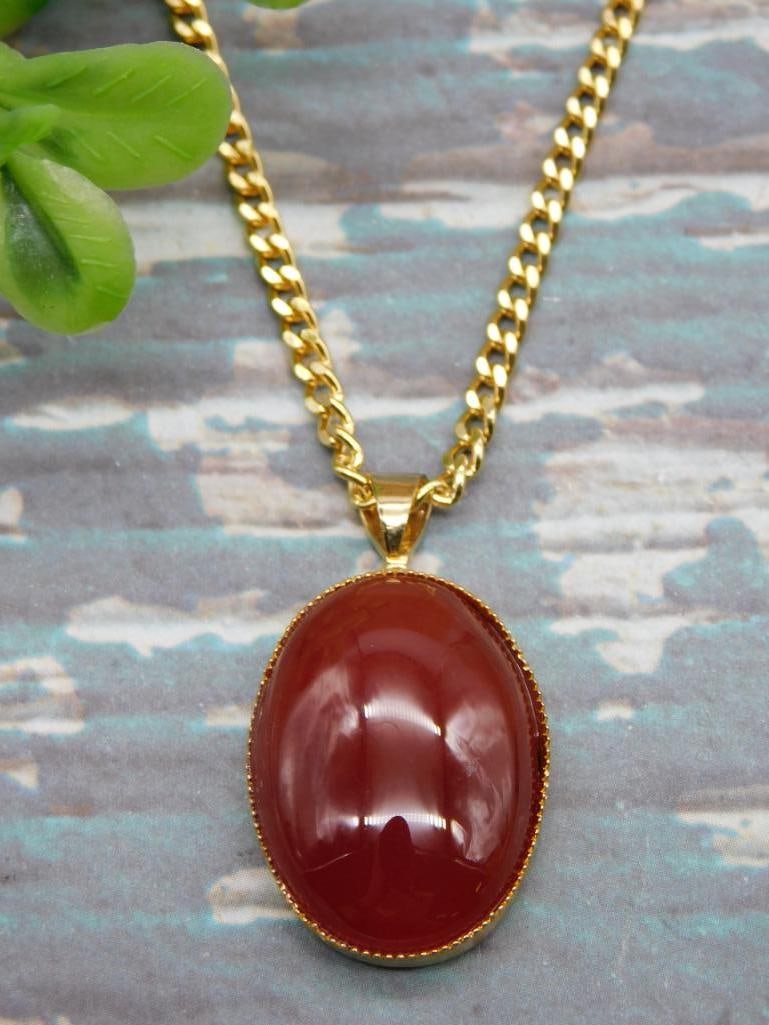 GENUINE STONE PENDANT ON CHAIN NECKLACE ROCK STONE LAPIDARY SPECIMEN: GENUINE STONE PENDANT ON CHAIN NECKLACE ROCK STONE LAPIDARY SPECIMEN - Part of our Discover Golden Attic, Crystals and Gems auction at HATMAN'S Auctions! Please see photos for measurements and